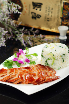 泰式猪颈肉拌菜饭