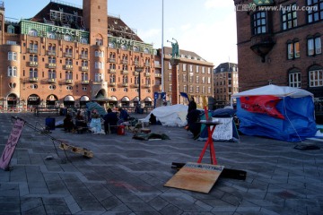 丹麦哥本哈根广场上的抗议者营地