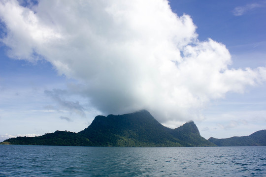 蓝天白云穿越山川海洋