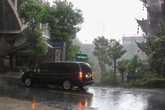 泸州叙永鱼凫古街雨景