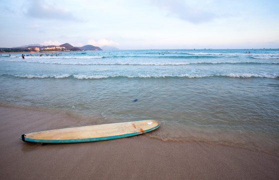 大海冲浪