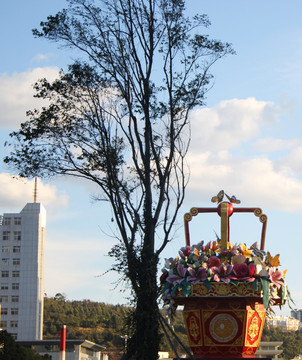 花篮与树