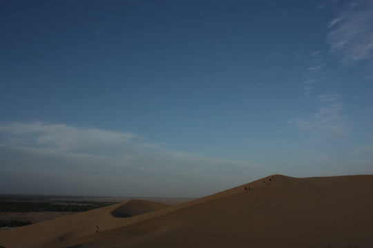 鸣沙山月牙泉