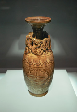 盘龙瓷瓶