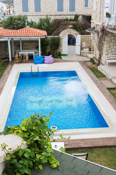 鸟瞰酒店花园泳池
