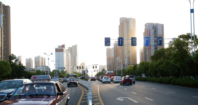 繁忙交通路况 城市街景