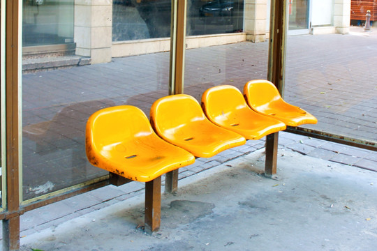 公交站台的椅子