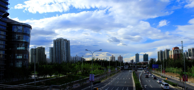 诺德中心附近的北京蓝天白云