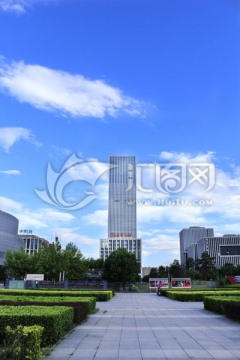 诺德中心建筑与蓝天白云