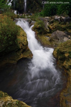 山涧溪流