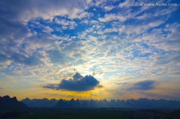 夕阳远山（有噪点）