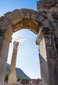 欧洲古建圆拱形石门