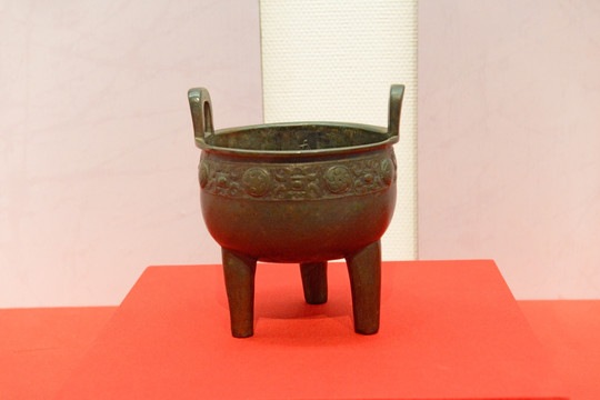 青铜圆形鼎
