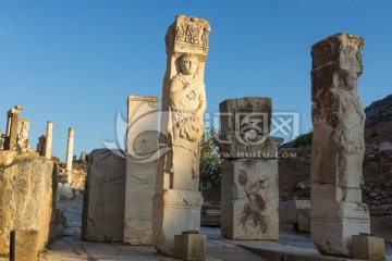 古代石柱雕塑
