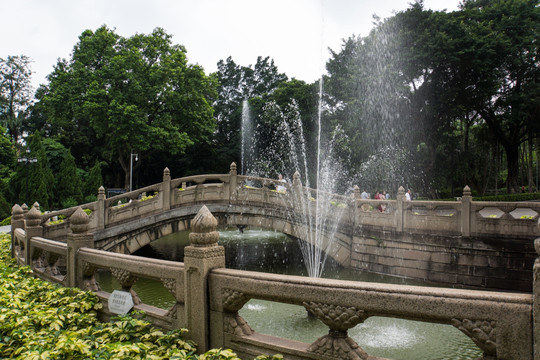 黄花岗默池