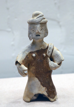 东汉陶俑