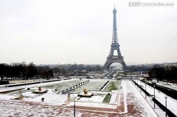 埃菲尔铁塔雪景