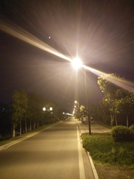 夜间城市小路