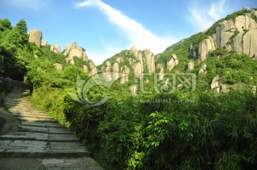 石头山登山路