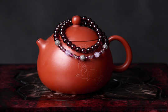 古典砂壶茶具石榴石手链摄影