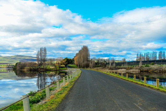 湖岸公路