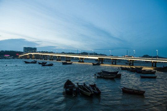 夜景 大桥 渔船