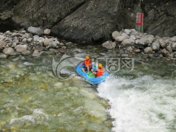 秦岭漂流