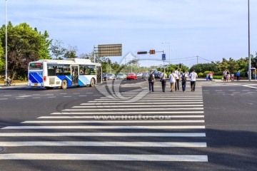 过马路