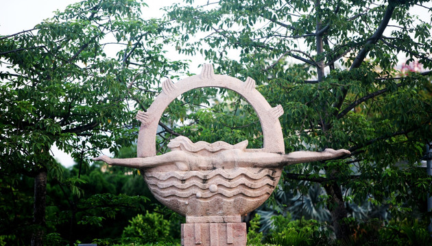 雕塑作品 游泳健儿 雕塑