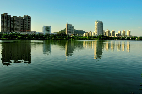 江水江景高楼