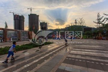 叙永盛世华都嘉年华广场