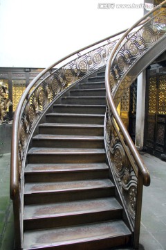 铜旋转楼梯