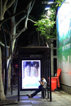 夜读 杭州 公交站台
