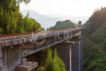 叙大铁路陡岭子隧道大桥