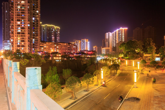 叙永新区烈士陵园广场夜景