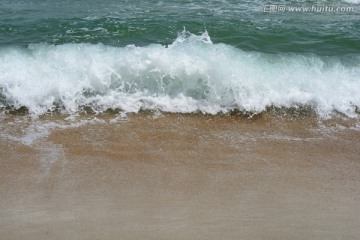 海浪与沙滩