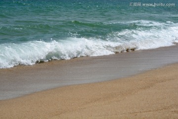 海浪与沙滩