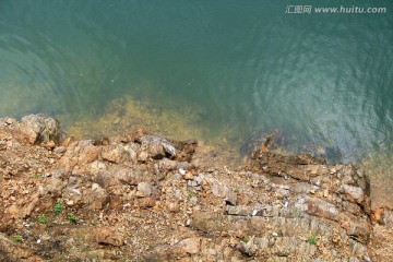 湖水 岸礁