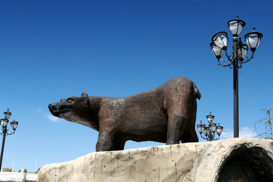 雕塑 狗熊