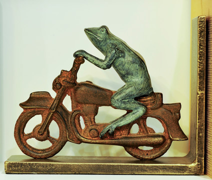 青蛙骑摩托