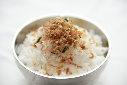 鲣鱼肉松配米饭 海苔鱼粉