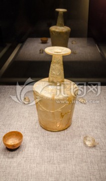 辽代玻璃瓶 古代玻璃瓶