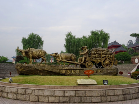 天福观光茶博物院雕塑 薪火相传
