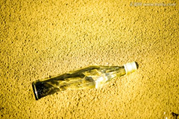 夏日黄沙漂流瓶
