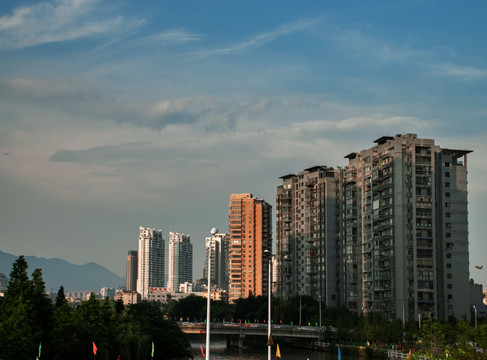 天空 建筑 湖畔