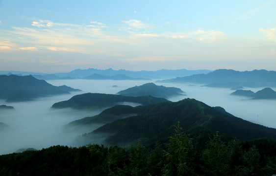 云海晨雾