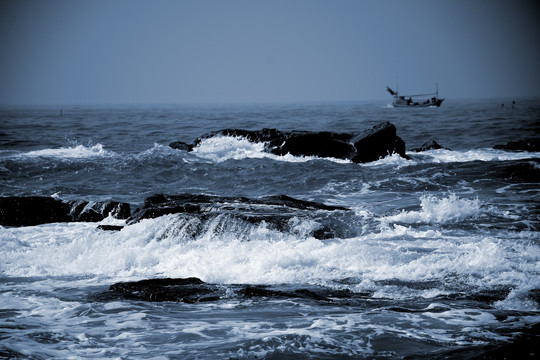 海浪礁石