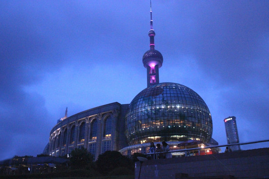 上海国际会议中心夜景