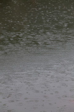 下雨