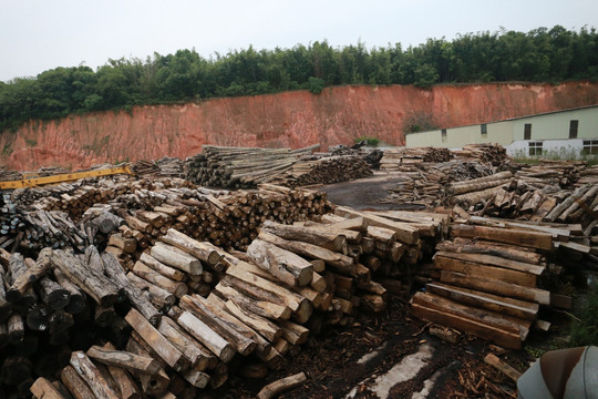 红木材料场